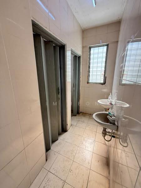 Kilang untuk Disewa di Port Klang (Pelabuhan Klang) (Selangor) - Lim Jeon - Bathroom - PropertyGuru.com.my