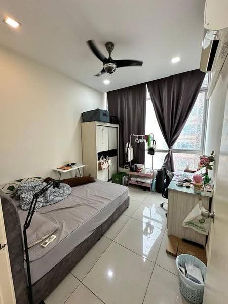 Kediaman Servis untuk Dijual di Greenfield Regency - Wenting Lee - Bedroom - PropertyGuru.com.my