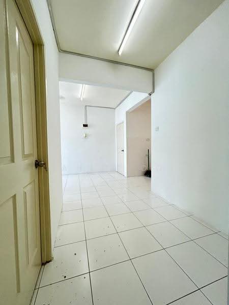 Flat for Rent at Taman Pelangi Indah - Janice Ooi - Corridor - PropertyGuru.com.my