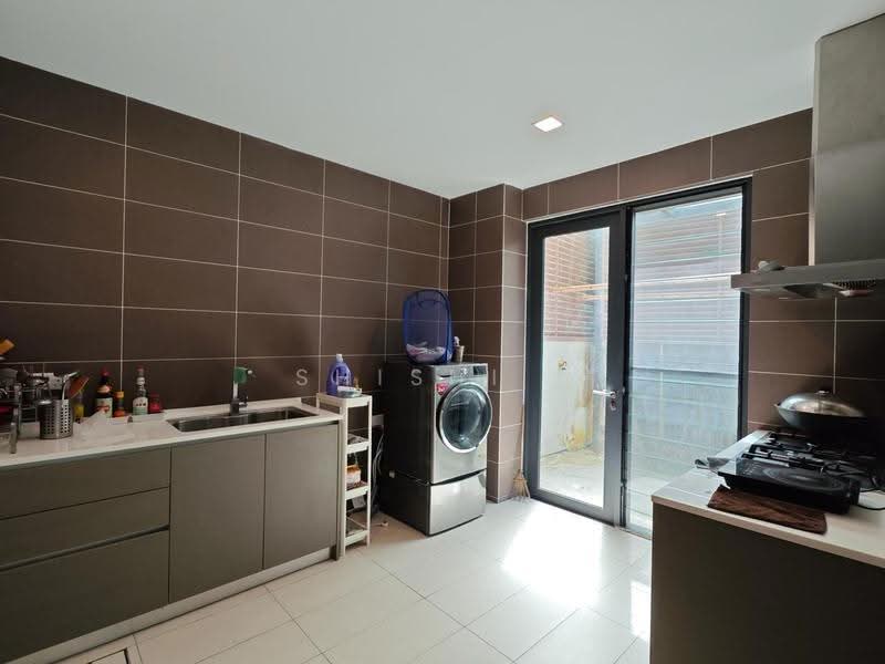 Semi-Detached House for Rent in Leisure Farm (Gelang Patah) - Shishi . - Kitchen - PropertyGuru.com.my