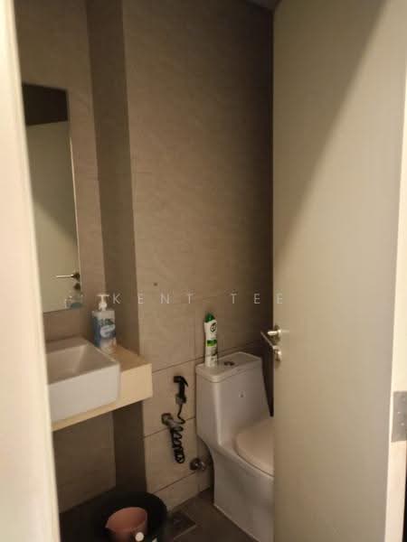 Kondominium untuk Disewa di Vivo Residential Suites - Kent Tee - Bathroom - PropertyGuru.com.my