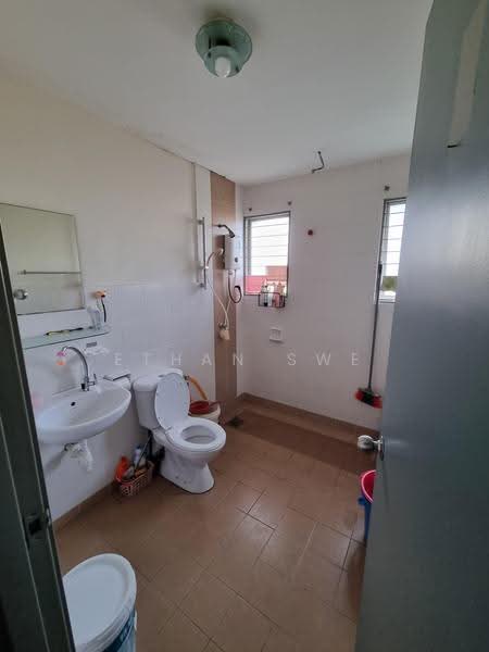 Rumah Bandar untuk Disewa di Kampung Sungai Kayu Ara (Petaling Jaya) - Ethan Swe - Bathroom - PropertyGuru.com.my