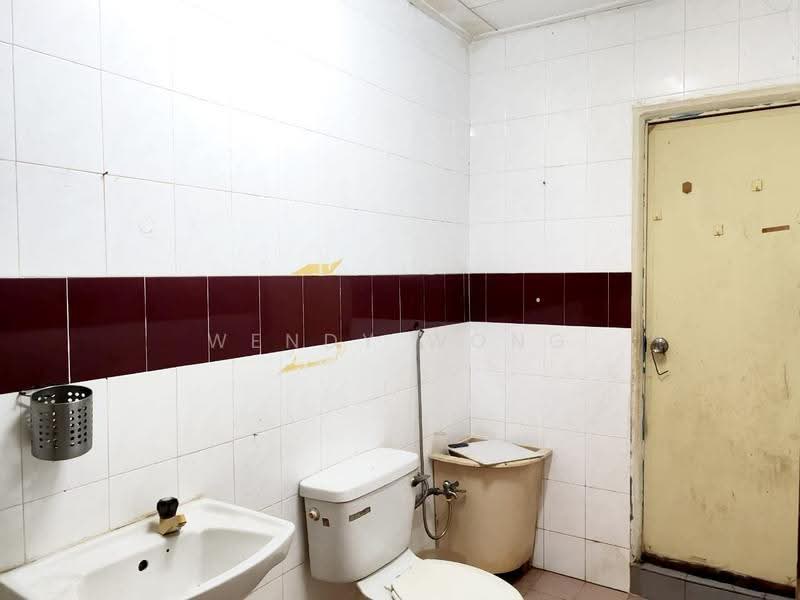 Rumah Teres 2-Tingkat untuk Disewa di Permas Jaya (Johor) - Wendy Wong - Bathroom - PropertyGuru.com.my