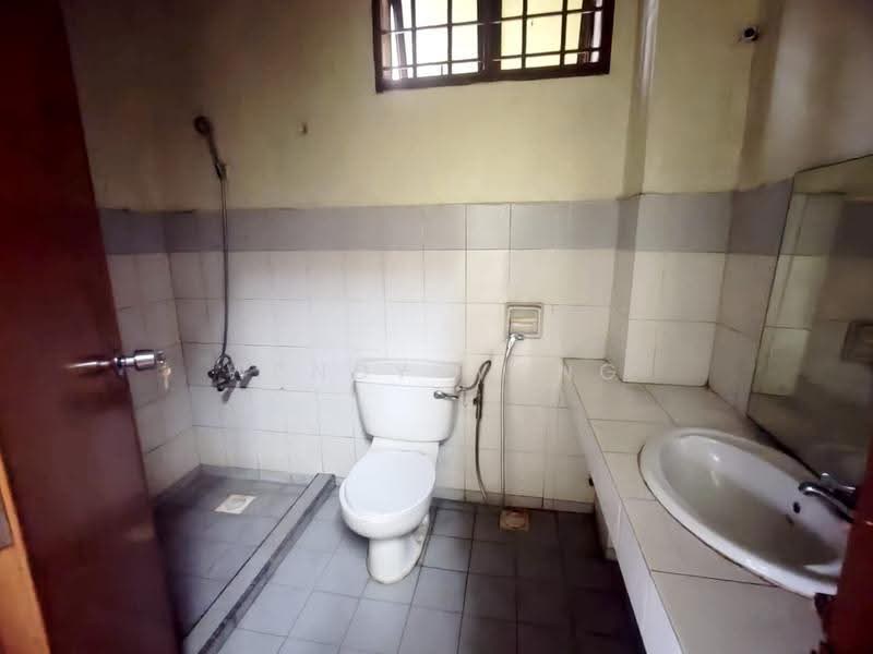 Rumah Teres 2-Tingkat untuk Disewa di Permas Jaya (Johor) - Wendy Wong - Bathroom - PropertyGuru.com.my
