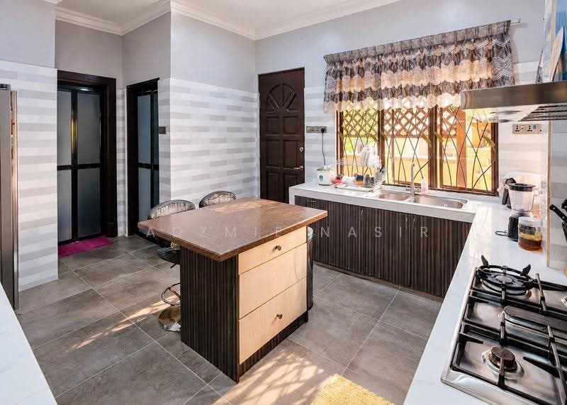 Rumah Banglo untuk Dijual di Ara Damansara (Selangor) - Nadzmie Nasir - Kitchen - PropertyGuru.com.my