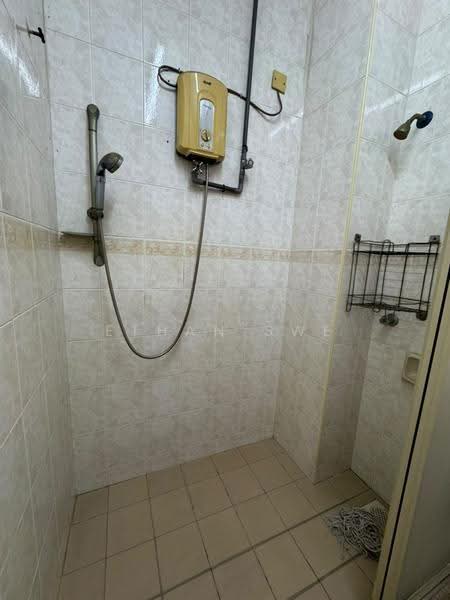 Rumah Teres 2-Tingkat untuk Dijual di Bukit Rahman Putra (Sungai Buloh) - Ethan Swe - Bathroom - PropertyGuru.com.my