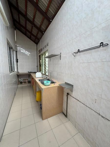 Rumah Teres 2-Tingkat untuk Dijual di Bukit Rahman Putra (Sungai Buloh) - Ethan Swe - Kitchen - PropertyGuru.com.my
