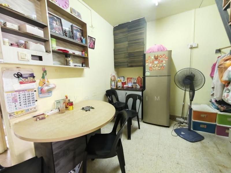 Rumah Teres 1-Tingkat untuk Dijual di Taman Kempas (Tampoi) - Yvonne Lim - Dining Room - PropertyGuru.com.my