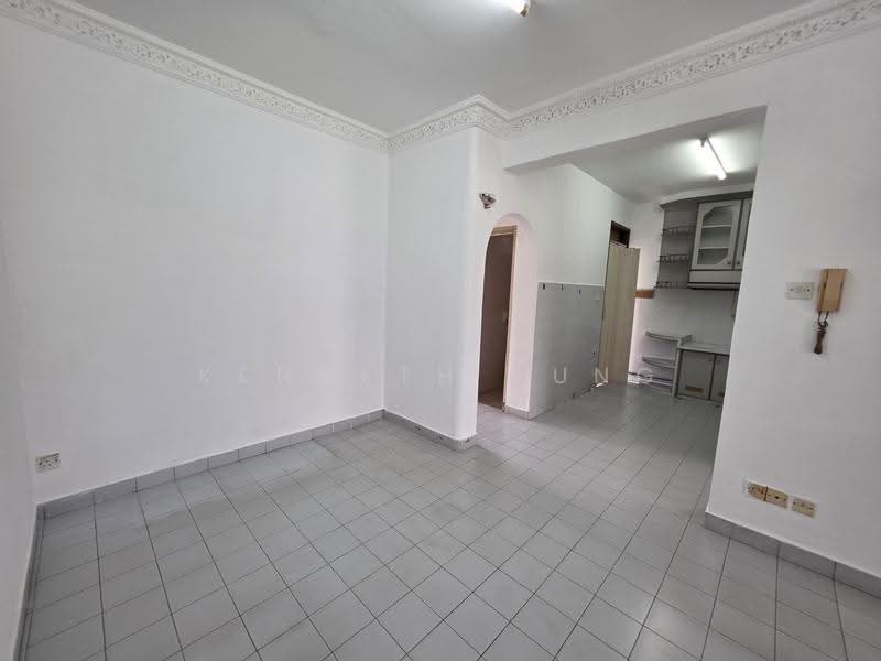 Pangsapuri untuk Dijual di Desa Permata Sapphire Block 15 - Kenneth Kung - Kitchen - PropertyGuru.com.my