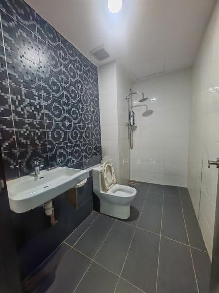 Kediaman Servis untuk Dijual di Wave @ Marina Cove - Roy Chan - Bathroom - PropertyGuru.com.my