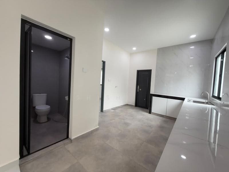 Semi-Detached House for Sale in Taman Sri Putri (Skudai) - Shishi . - Bathroom - PropertyGuru.com.my