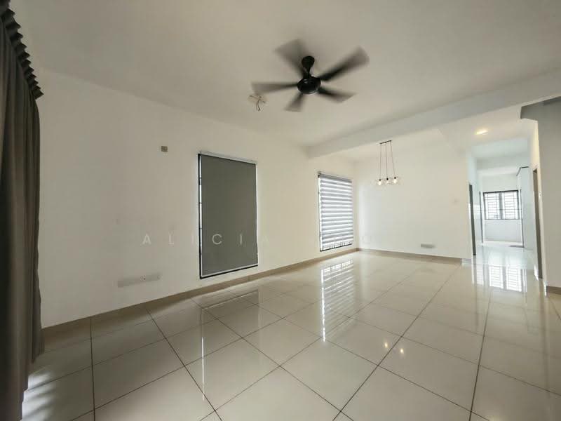 Rumah Teres 2-Tingkat untuk Disewa di Taman Seri Austin (Tebrau) - Alicia Voon - Living Room - PropertyGuru.com.my