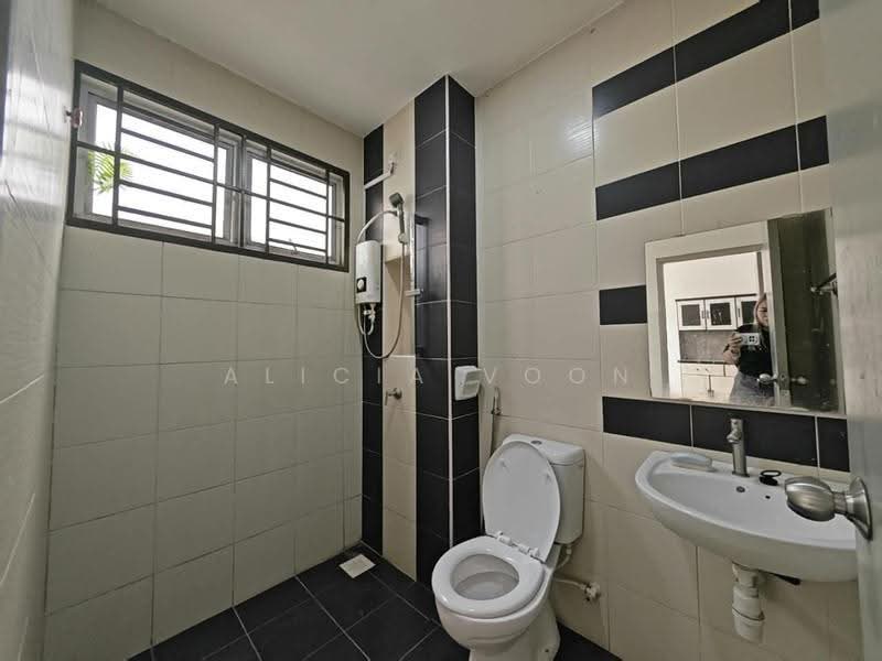 Rumah Teres 2-Tingkat untuk Disewa di Taman Seri Austin (Tebrau) - Alicia Voon - Bathroom - PropertyGuru.com.my
