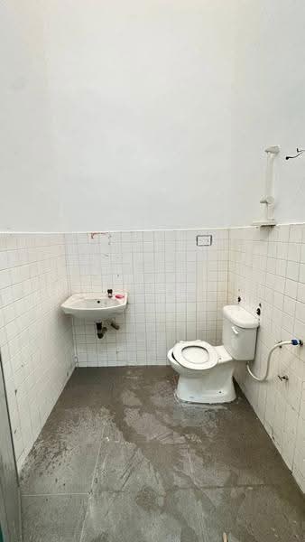 Semi-Detached House for Rent in Skudai (Johor) - Nicholas Low - Bathroom - PropertyGuru.com.my