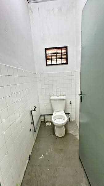 Semi-Detached House for Rent in Skudai (Johor) - Nicholas Low - Bathroom - PropertyGuru.com.my