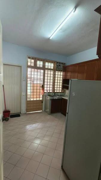 2-storey Terraced House for Rent in Taman Desa Cemerlang (Ulu Tiram) - Nicholas Low - Kitchen - PropertyGuru.com.my