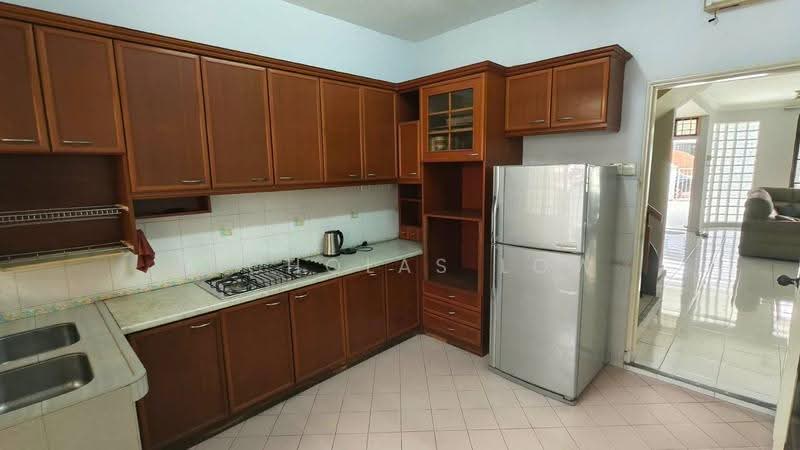 2-storey Terraced House for Rent in Taman Desa Cemerlang (Ulu Tiram) - Nicholas Low - Kitchen - PropertyGuru.com.my
