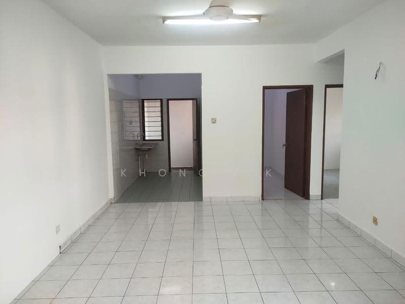 Pangsapuri untuk Disewa di Pangsapuri Sri Kemuning - Khong T.K - Living - PropertyGuru.com.my