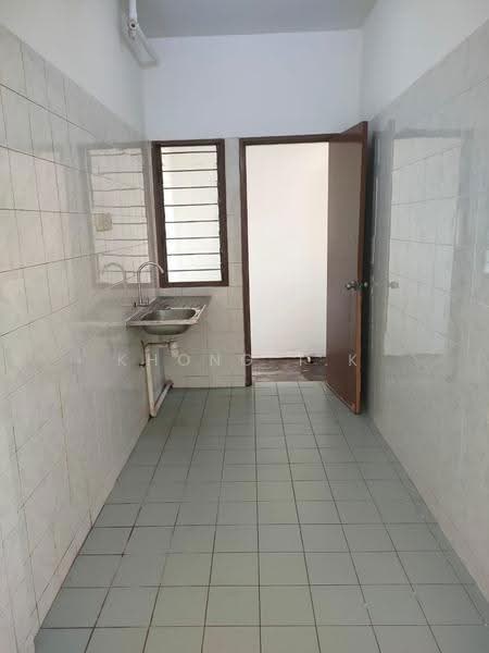 Pangsapuri untuk Disewa di Pangsapuri Sri Kemuning - Khong T.K - Kitchen - PropertyGuru.com.my