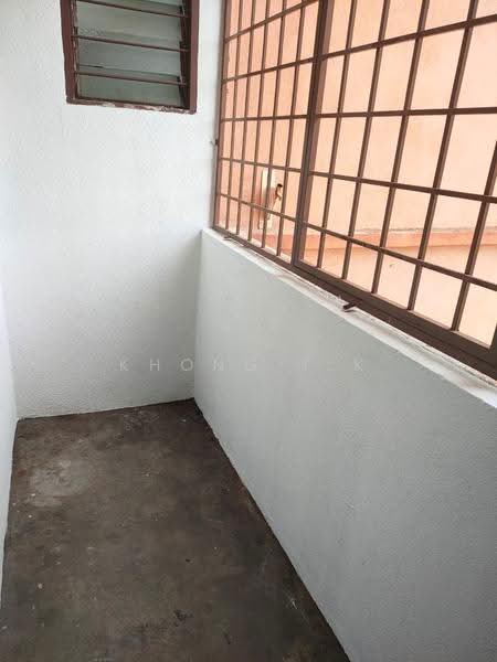 Pangsapuri untuk Disewa di Pangsapuri Sri Kemuning - Khong T.K - Balcony - PropertyGuru.com.my