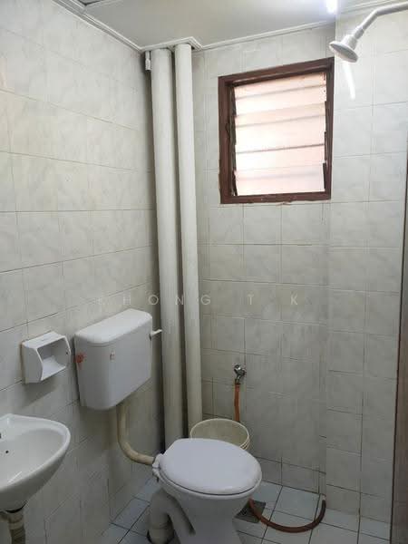 Pangsapuri untuk Disewa di Pangsapuri Sri Kemuning - Khong T.K - Master Bathroom - PropertyGuru.com.my