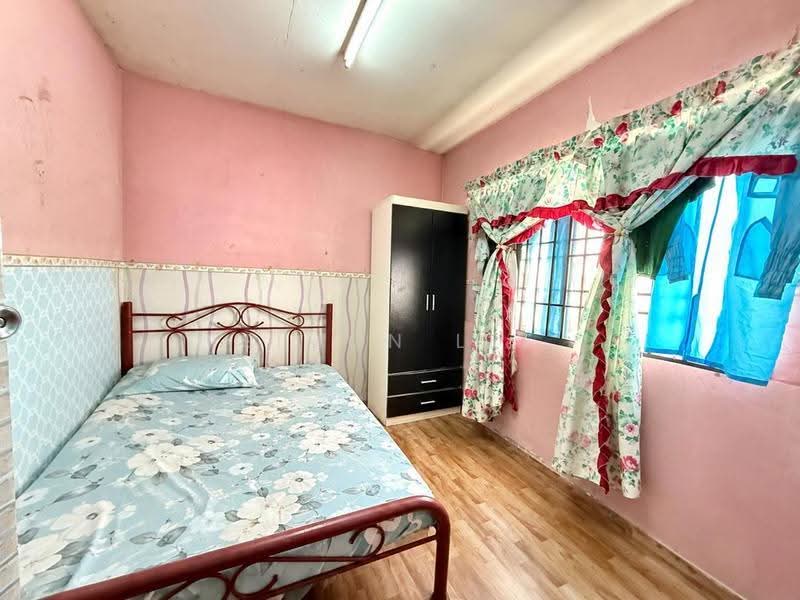 Flat for Sale at Sri Angkasa Apartment - Simon Lee - Bedroom - PropertyGuru.com.my