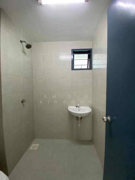 Pangsapuri untuk Dijual di Suria Rafflesia - Amirun Kinanah - Bathroom - PropertyGuru.com.my