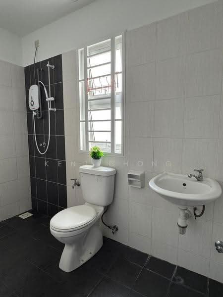 Service Residence for Sale at Saville @ Kajang - Kent Chong - Bathroom - PropertyGuru.com.my