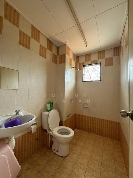 2-storey Terraced House for Sale in Setia Indah (Setia Alam) - Amirun Kinanah - Bathroom - PropertyGuru.com.my