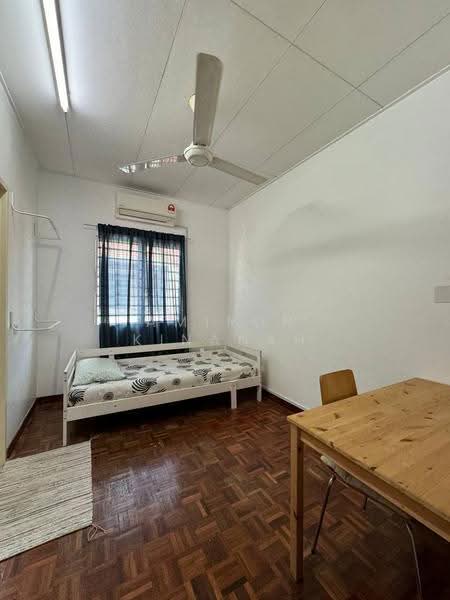 2-storey Terraced House for Sale in Setia Indah (Setia Alam) - Amirun Kinanah - Bedroom - PropertyGuru.com.my