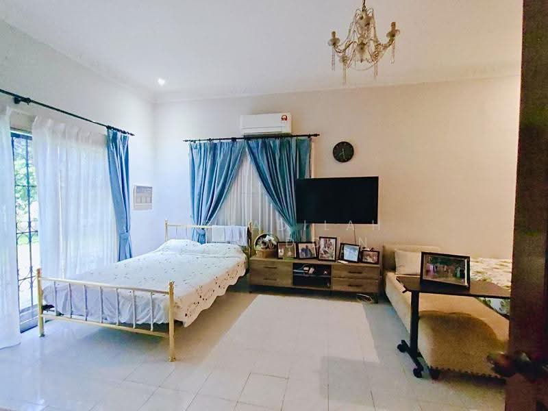 Bungalow House for Sale in Seksyen 11 (Petaling Jaya) - NORFADILAH ZAINUDDIN - Bedroom - PropertyGuru.com.my