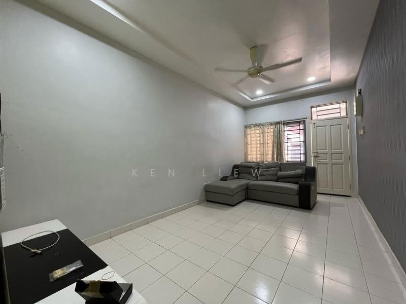 Rumah Teres 1-Tingkat untuk Disewa di Bandar Putra Kulai (Kulai) - Ken Liew - Living Room - PropertyGuru.com.my