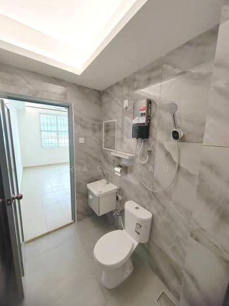 Apartment for Sale at Lake View Suites - Grace Lau - Bathroom - PropertyGuru.com.my