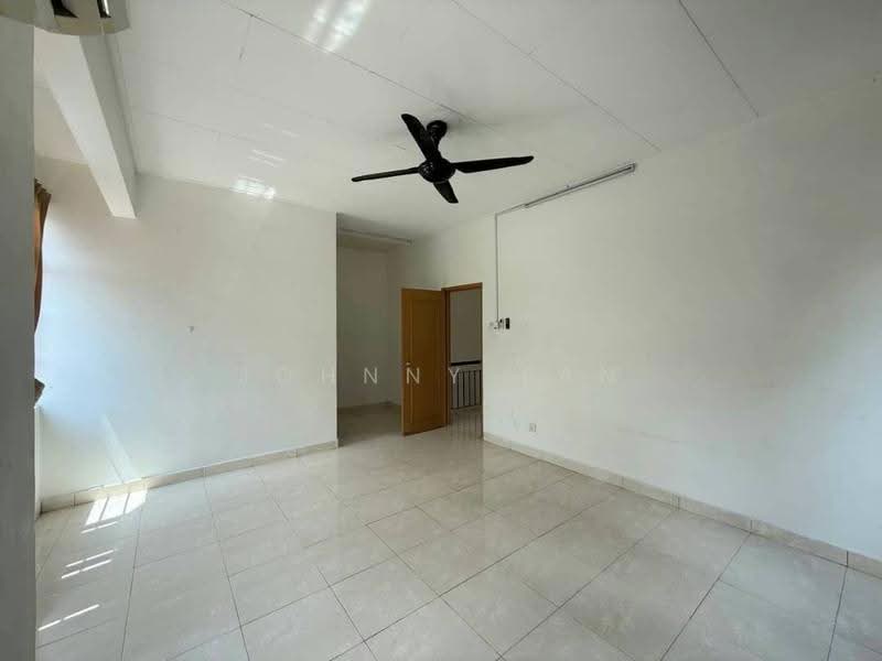 2-storey Terraced House for Sale in Taman Mount Austin (Tebrau) - Johnny Tan - Living Room - PropertyGuru.com.my