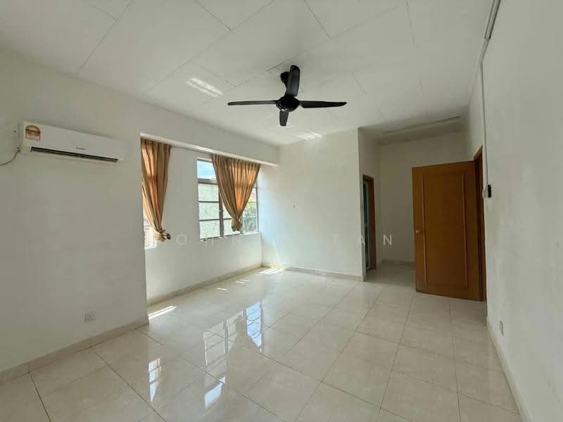 2-storey Terraced House for Sale in Taman Mount Austin (Tebrau) - Johnny Tan - Living Room - PropertyGuru.com.my