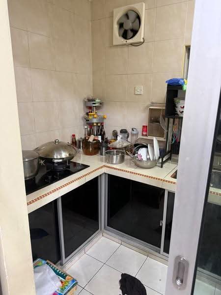Flat for Sale at Taman Orkid - Kelton Seet - Kitchen - PropertyGuru.com.my