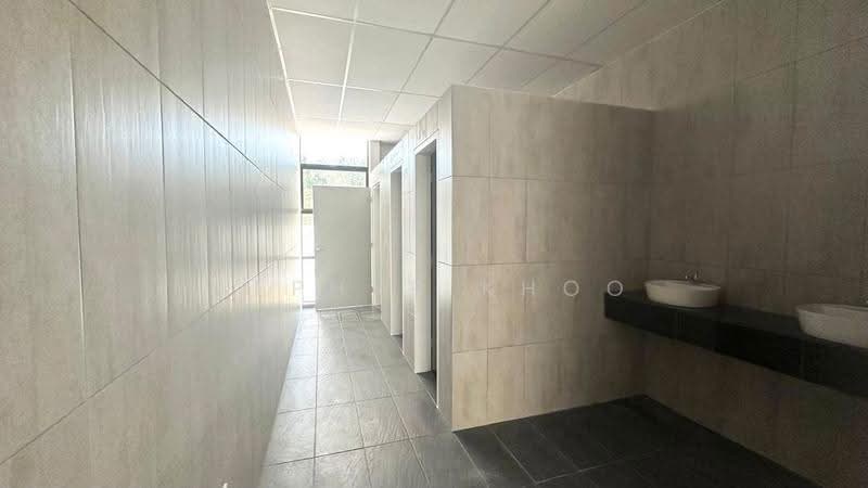 Kilang untuk Disewa di Taman Desa Cemerlang (Ulu Tiram) - Zephyr Khoo - Bathroom - PropertyGuru.com.my