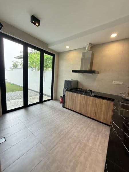 Cluster House for Sale in Taman Adda Heights (Tebrau) - Tycia Law - Kitchen - PropertyGuru.com.my
