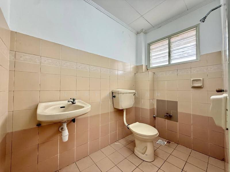 Rumah Teres 2-Tingkat untuk Dijual di Usj 14 (Subang Jaya) - NORFADILAH ZAINUDDIN - Bathroom - PropertyGuru.com.my
