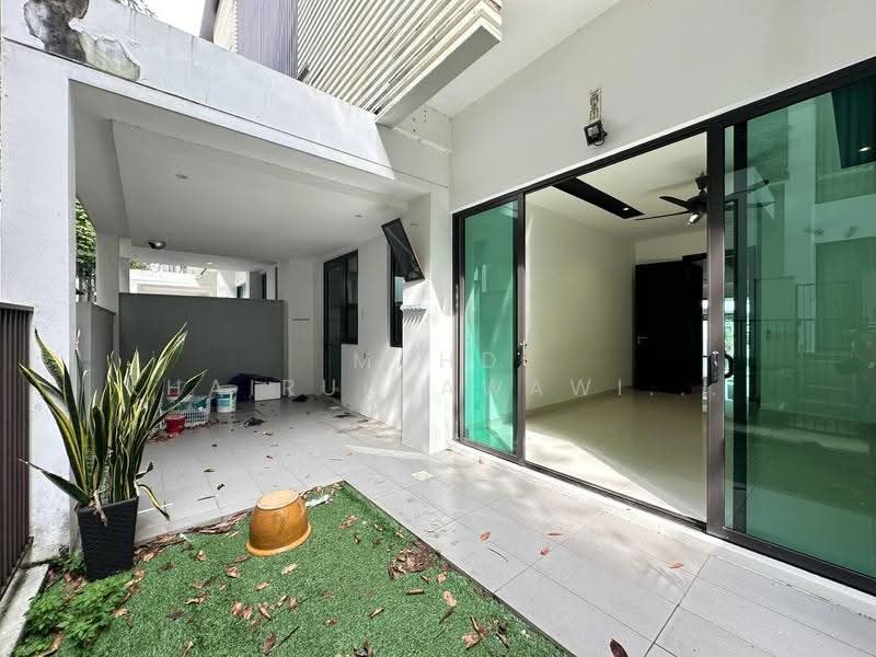 Rumah Teres untuk Dijual di Duta Villa (Setia Alam) - Muhd Khairulnawawi Kamaruddin - Exterior - PropertyGuru.com.my