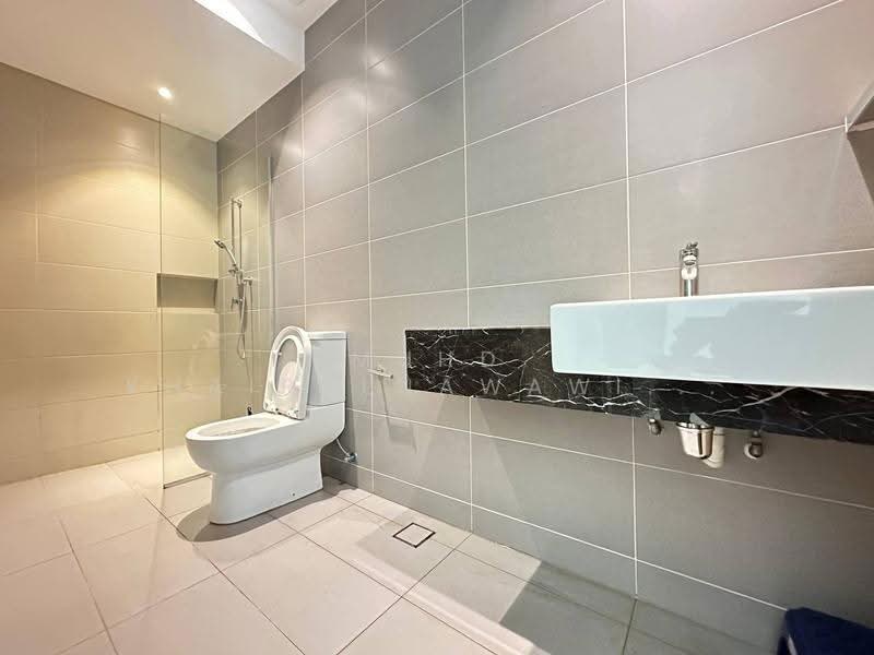 Rumah Teres untuk Dijual di Duta Villa (Setia Alam) - Muhd Khairulnawawi Kamaruddin - Bathroom - PropertyGuru.com.my