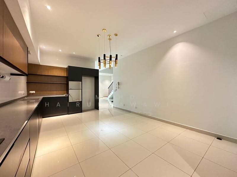 Rumah Teres untuk Dijual di Duta Villa (Setia Alam) - Muhd Khairulnawawi Kamaruddin - Kitchen - PropertyGuru.com.my
