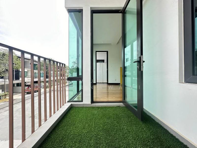 Rumah Teres untuk Dijual di Duta Villa (Setia Alam) - Muhd Khairulnawawi Kamaruddin - Balcony - PropertyGuru.com.my