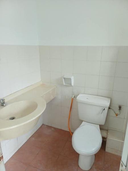2-storey Terraced House for Rent in Selayang (Selangor) - Nuruddin Zabidi - Bathroom - PropertyGuru.com.my