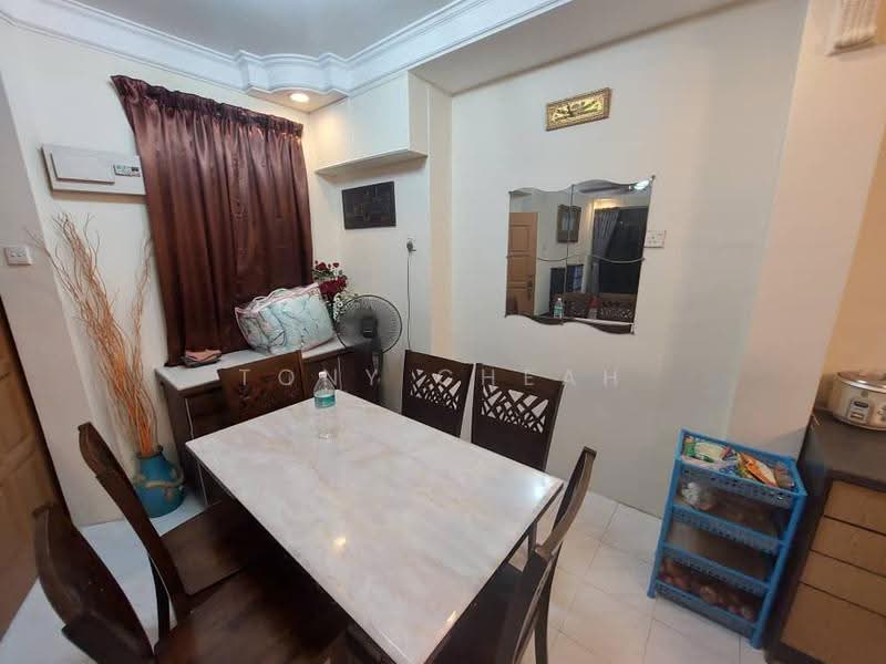 Pangsapuri untuk Dijual di Tanjung Court - Tony Cheah - Dining Room - PropertyGuru.com.my