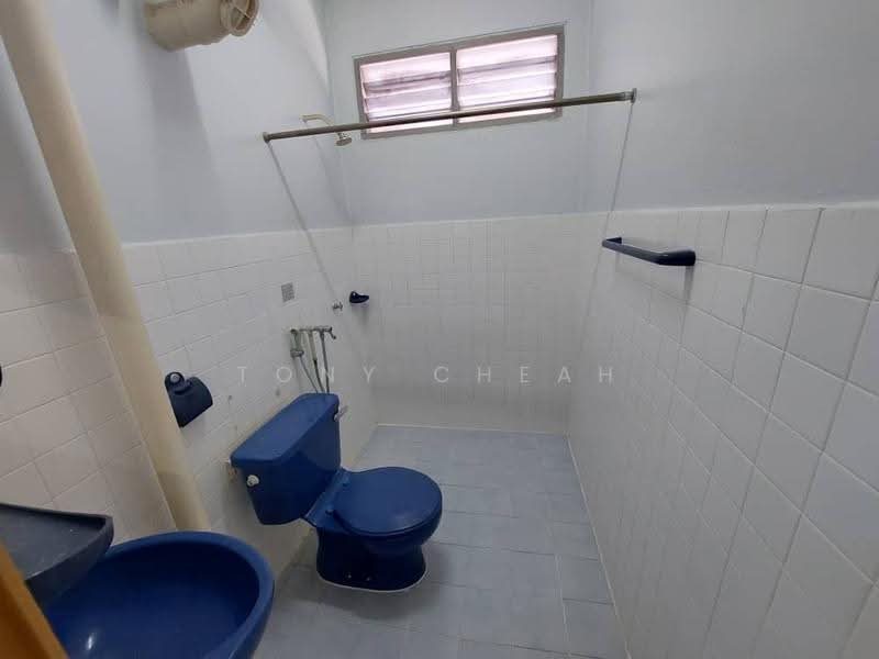 Pangsapuri untuk Dijual di Tanjung Court - Tony Cheah - Bathroom - PropertyGuru.com.my