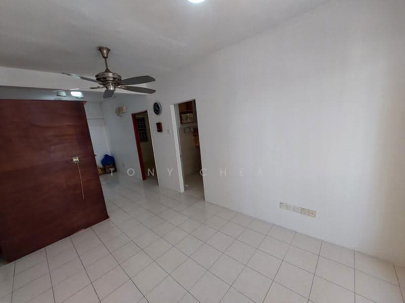 Pangsapuri untuk Dijual di Sri Impian Apartment - Tony Cheah - Living Room - PropertyGuru.com.my