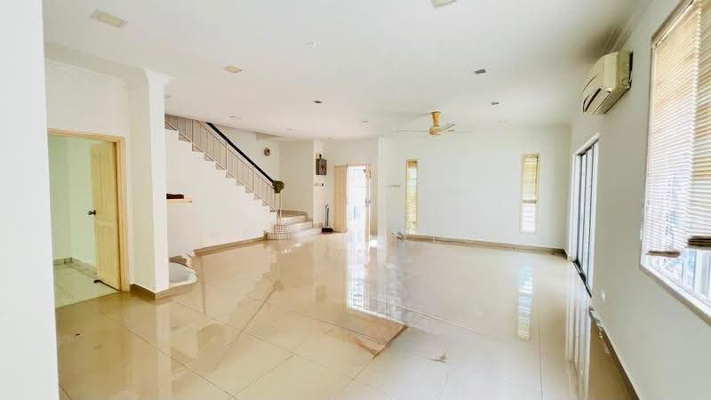Semi-Detached House for Sale in Seri Kembangan (Selangor) - Bryan Yeo - Living Room - PropertyGuru.com.my