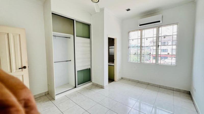 Semi-Detached House for Sale in Seri Kembangan (Selangor) - Bryan Yeo - Bedroom - PropertyGuru.com.my