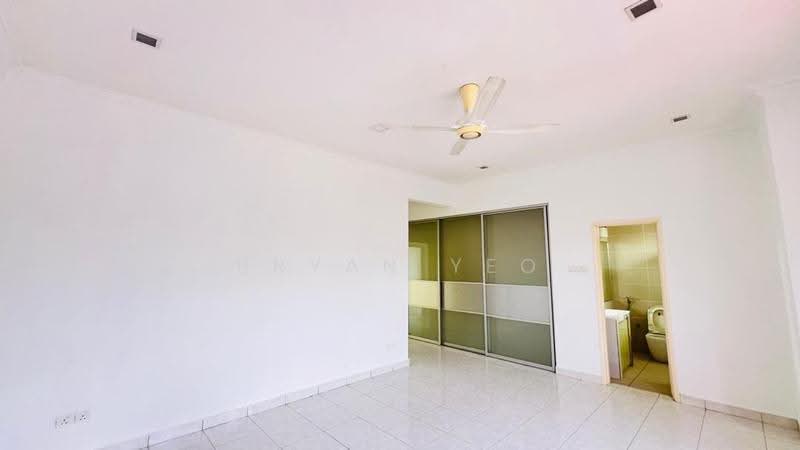Semi-Detached House for Sale in Seri Kembangan (Selangor) - Bryan Yeo - Bathroom - PropertyGuru.com.my